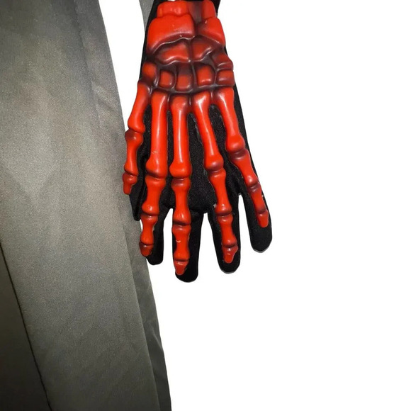 Evil pumpkin skeleton with bleeding heart mask not included boy’s Medium - Picture 5 of 11